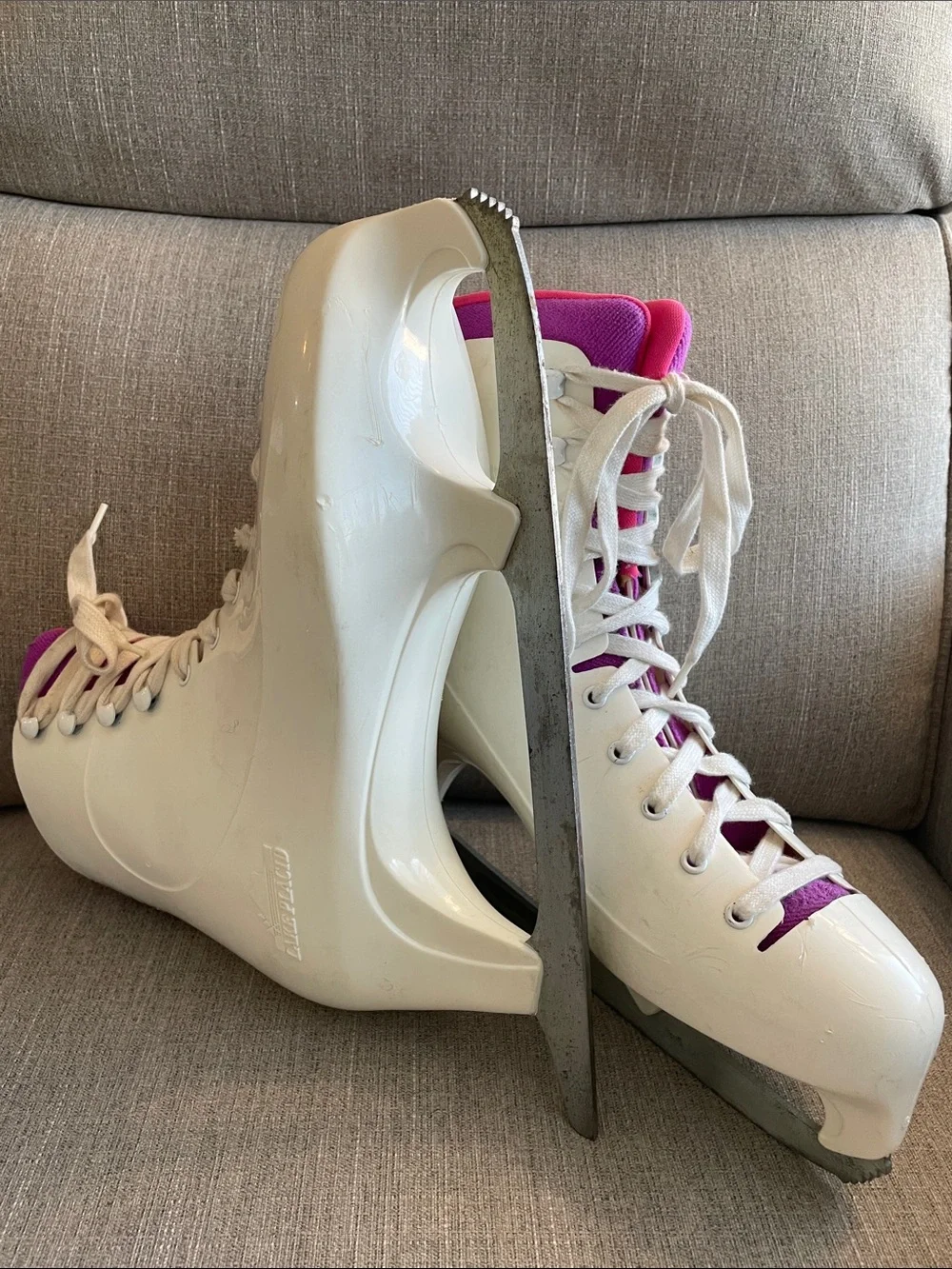 Women's Lake Placid size 10 Figure Skates, white hard boot with pink lining